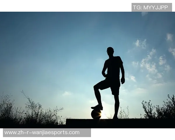 足球之影:球场巨星剪影演绎足坛辉煌瞬间 足球之影:球场巨星剪影演绎足坛辉煌瞬间